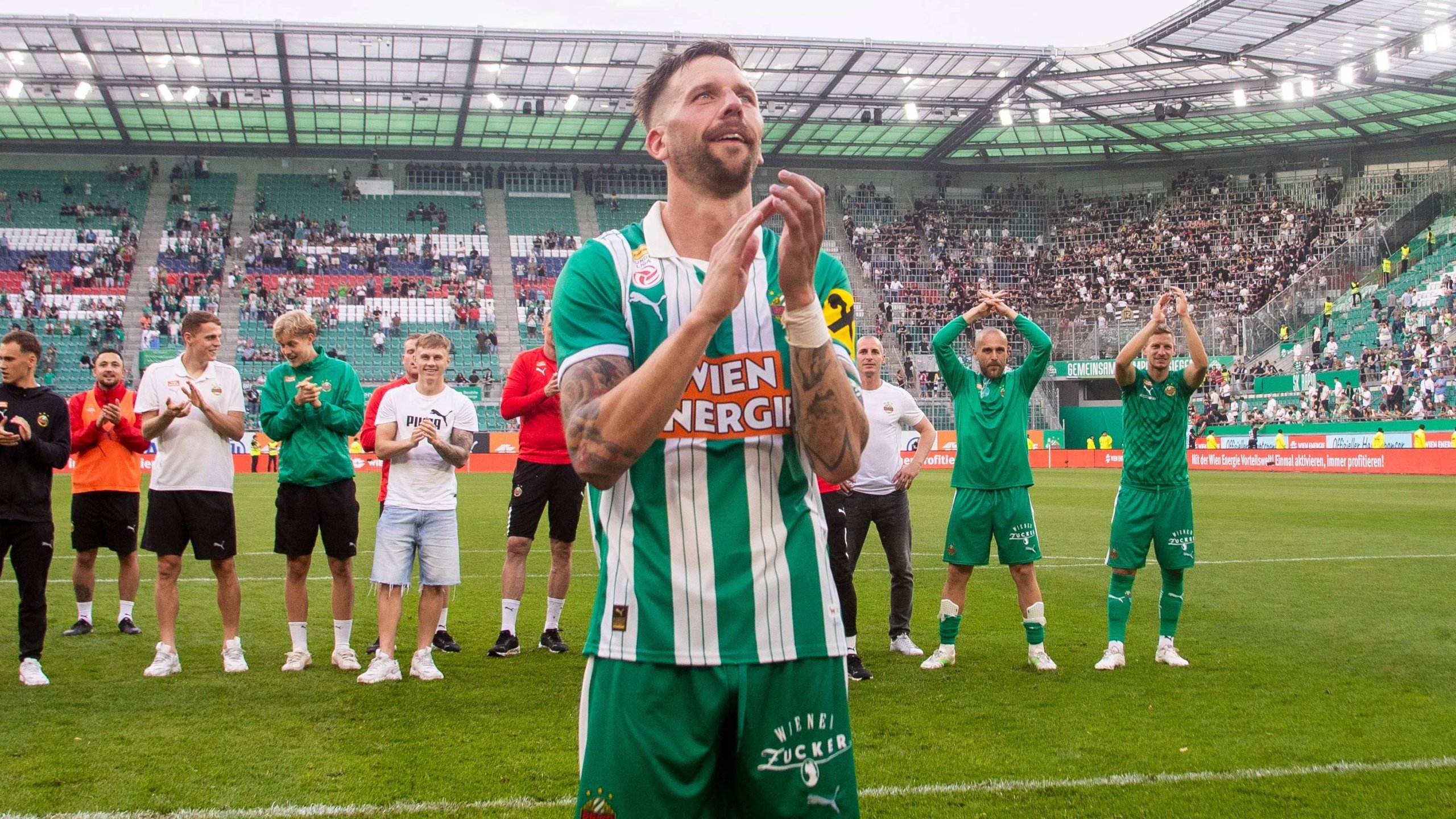 Rapid-Fans zeichnen Guido Burgstaller aus