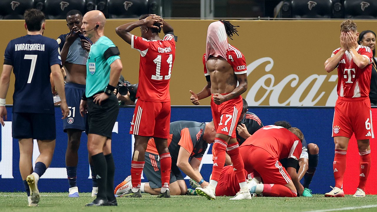 Schock: Horrorverletzung bei <a href='/de/daten/news/fussball/jamal-musiala/' class='tag'>Jamal Musiala</a> nach Kollision