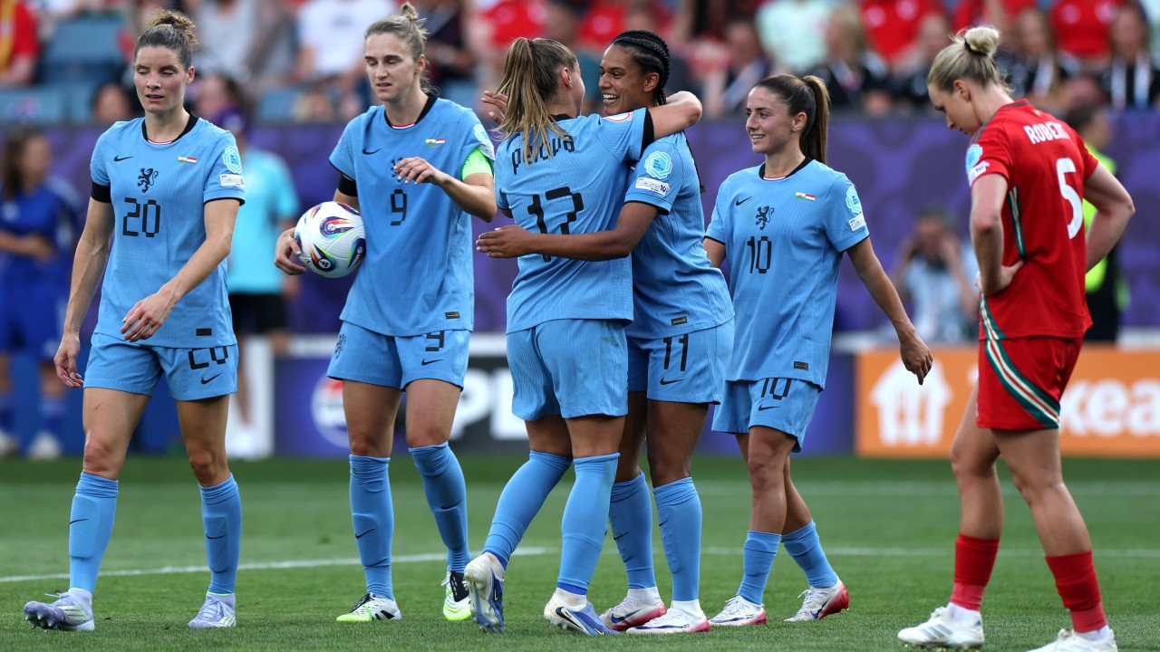 Niederlande mit lockerem Auftakterfolg bei Frauen-EM