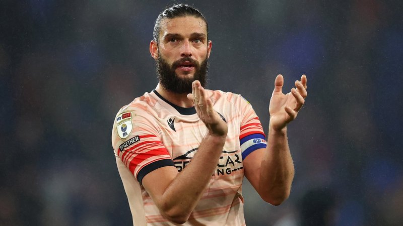 Carroll kehrt als Stürmer und Investor zurück nach England