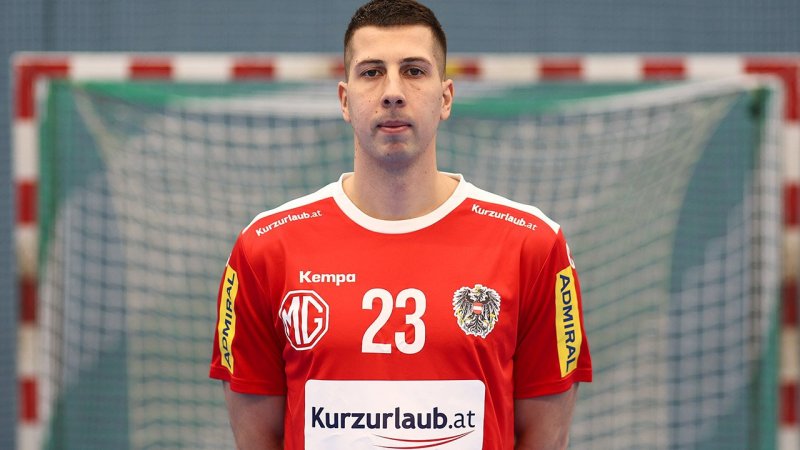 Nemanja Belos (Rückraum links)