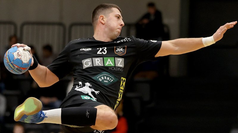 Nemanja Belos (Rückraum links)