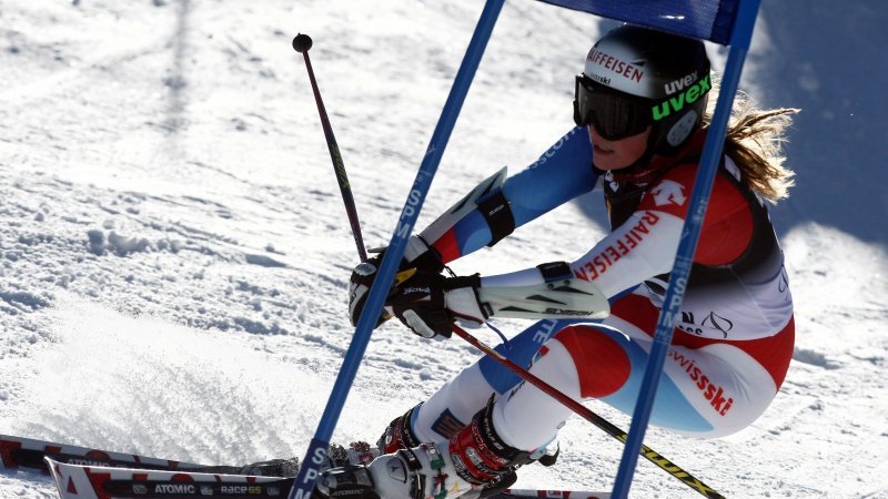 Lara ist weiter Gut für Siege! Schweizer Ski-Queen in Action