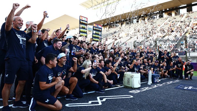 Red Bull in Feierlaune! Die Bilder der WM-Party in Japan