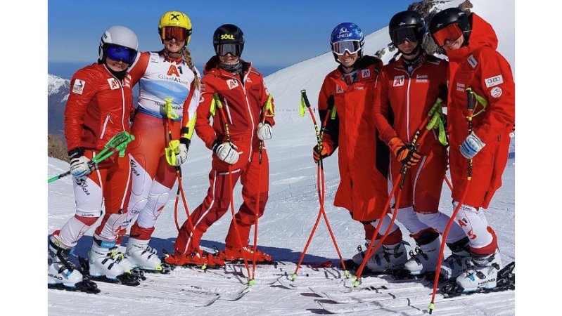 Ski-Frauen fahren auf perfekte Vorbereitung in den Anden ab