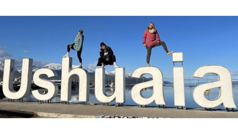 Ski-Frauen fahren auf perfekte Vorbereitung in den Anden ab