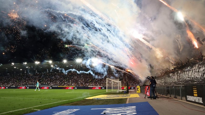 Feuerwerk! Sturm-Fans sorgen für Unterbrechung