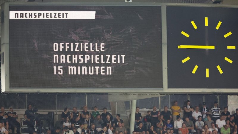 Feuerwerk! Sturm-Fans sorgen für Unterbrechung