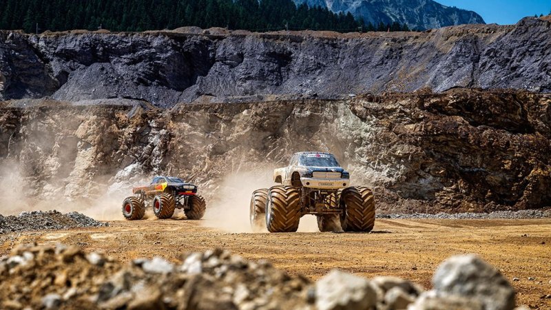 Verstappen Tsunoda Mega Trucks Diashow