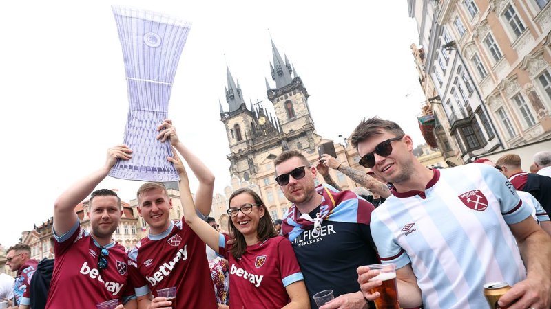 Ekstase! So jubelt West Ham über den Conference-League-Titel