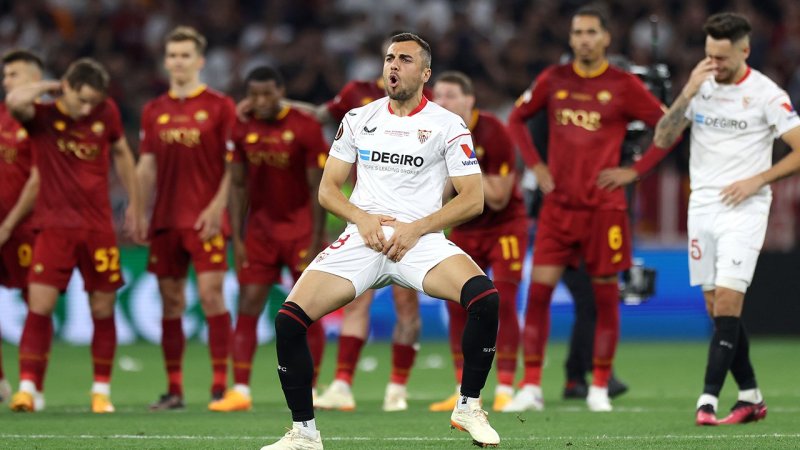 Mit Platzsturm! So feiert Sevilla den Europa-League-Titel