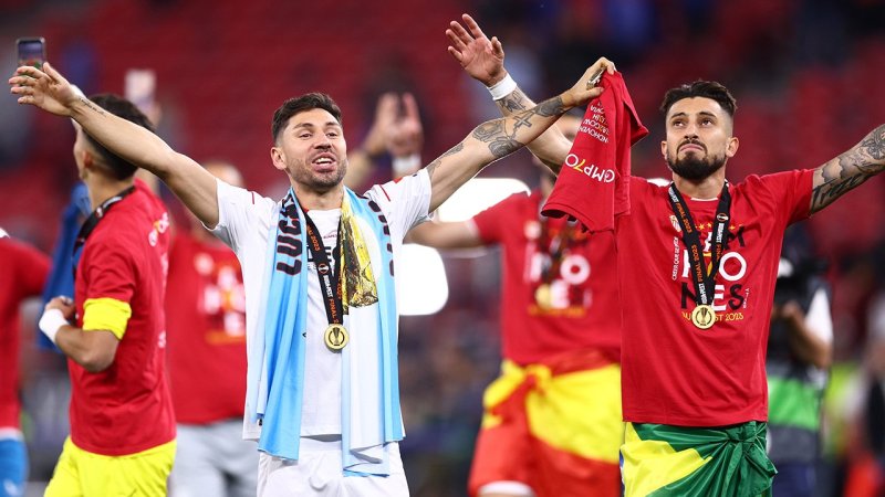 Mit Platzsturm! So feiert Sevilla den Europa-League-Titel