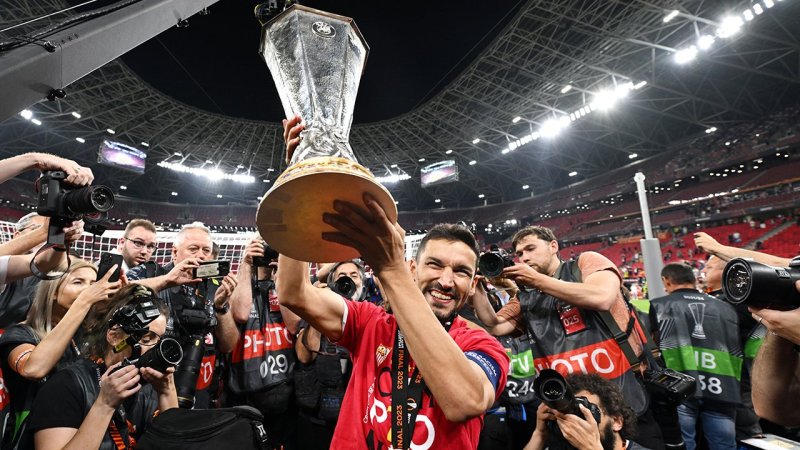 Mit Platzsturm! So feiert Sevilla den Europa-League-Titel