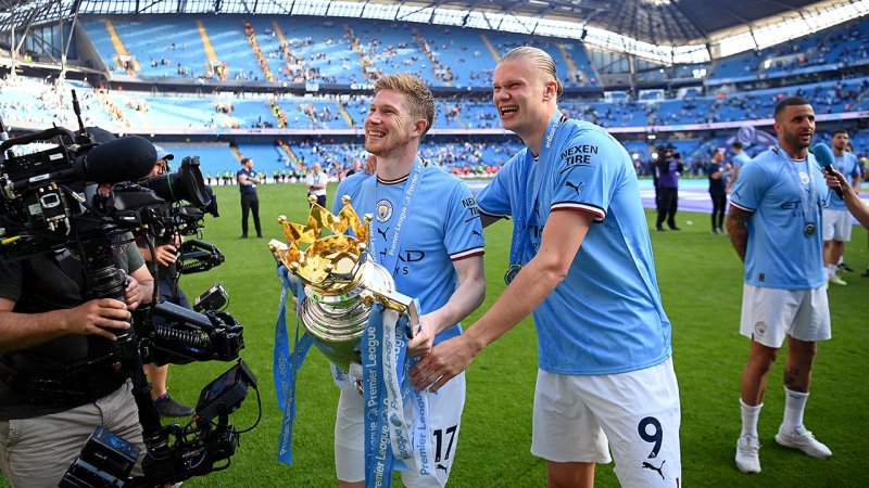 So lässt es Manchester City bei der Meisterfeier krachen