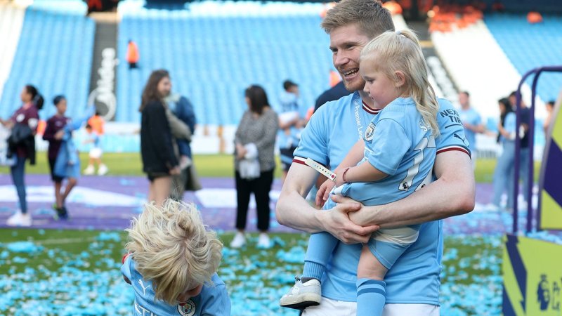 So lässt es Manchester City bei der Meisterfeier krachen