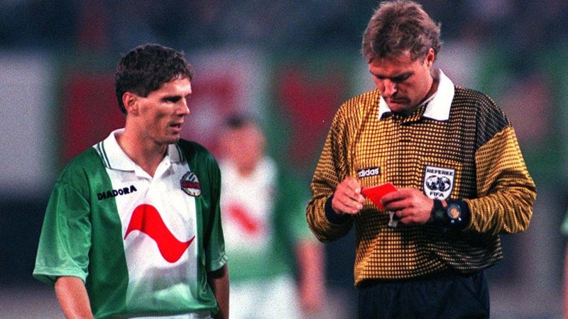 Diese Bundesliga-Kicker sahen die meisten Gelben Karten