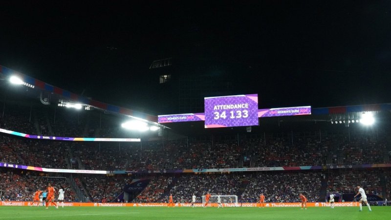 UEFA-Direktorin: "Leute schlagen sich um Tickets"