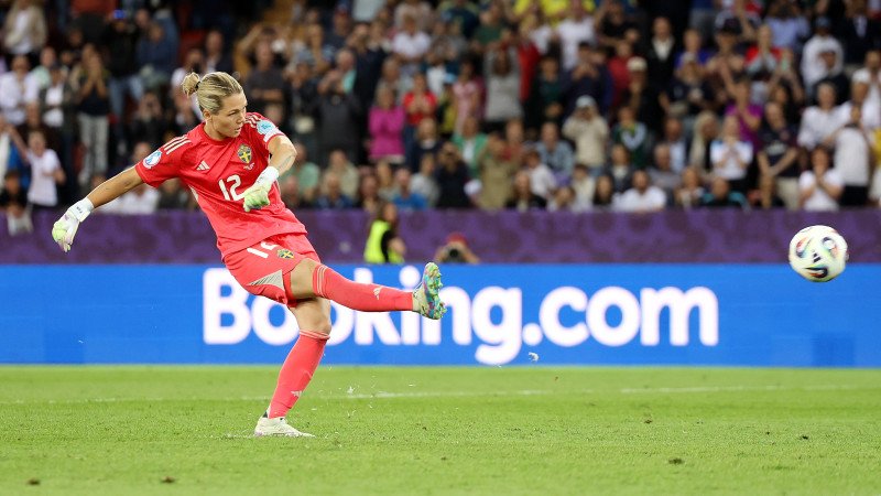 Frauen-EM: Schweden-Torhüterin wird zur tragischen Heldin