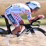 Schreckmoment! Pogacar kracht in Auto von Konkurrenten