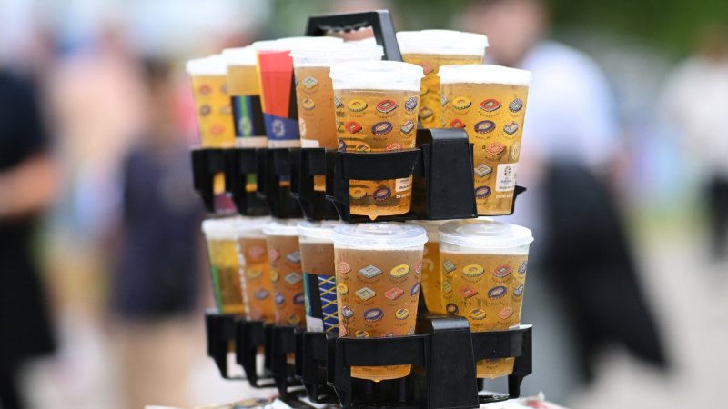 England erlaubt Alkohol beim Frauenfußball