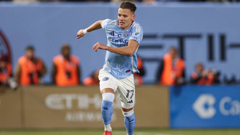 Hannes Wolf jubelt über Sieg in torreichem New-York-Derby