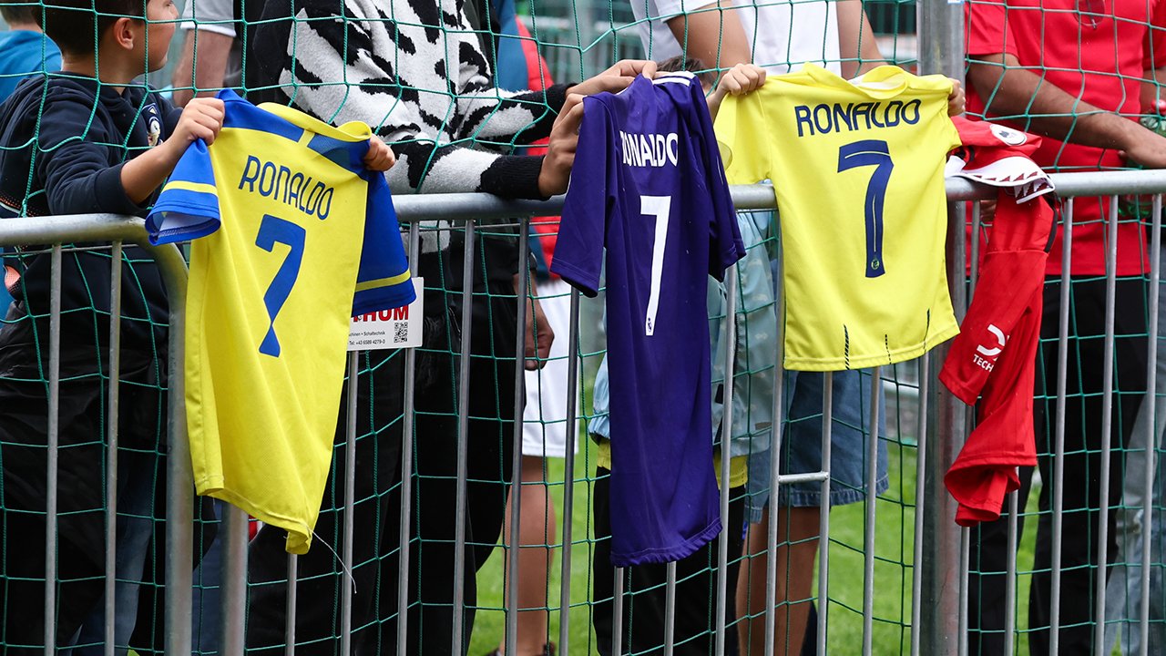 2.000 Fans warten in Saalfelden vergeblich auf Ronaldo