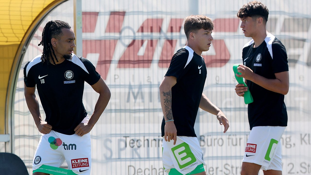 Degradiert! Sturm-Kicker muss zur zweiten Mannschaft