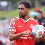 Wie Mwene den "Außenverteidiger" populär machen will