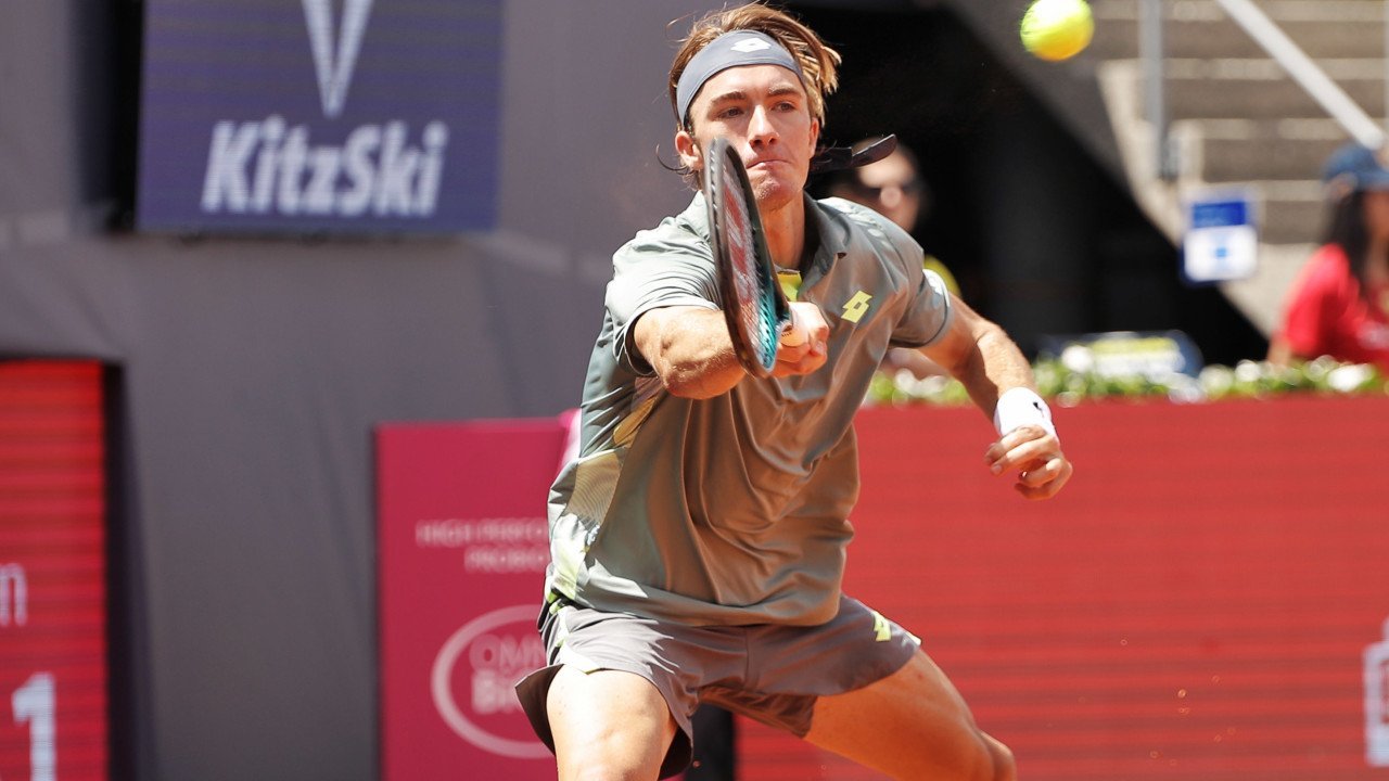 Neumayer Wins: Davis Cup Singles Victory