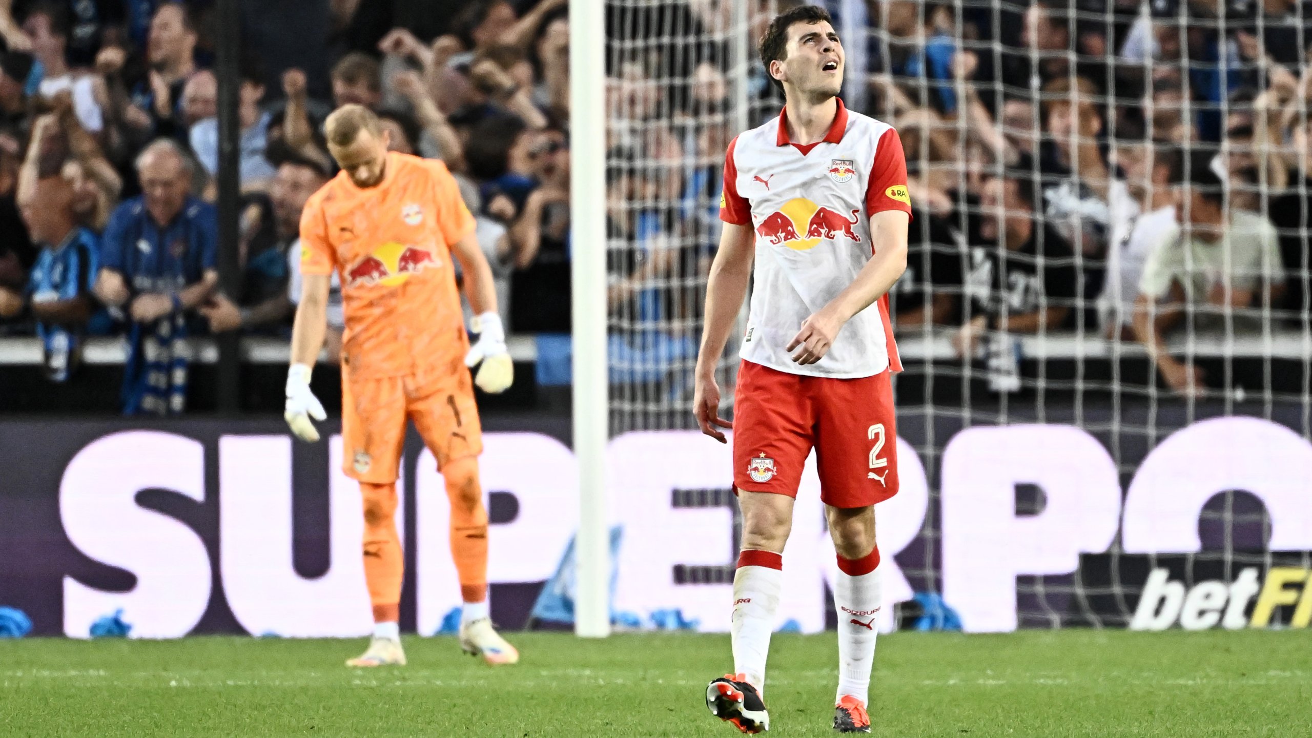 Salzburger stellen sich vor Rasmussen: "Gemeinsam verbockt"