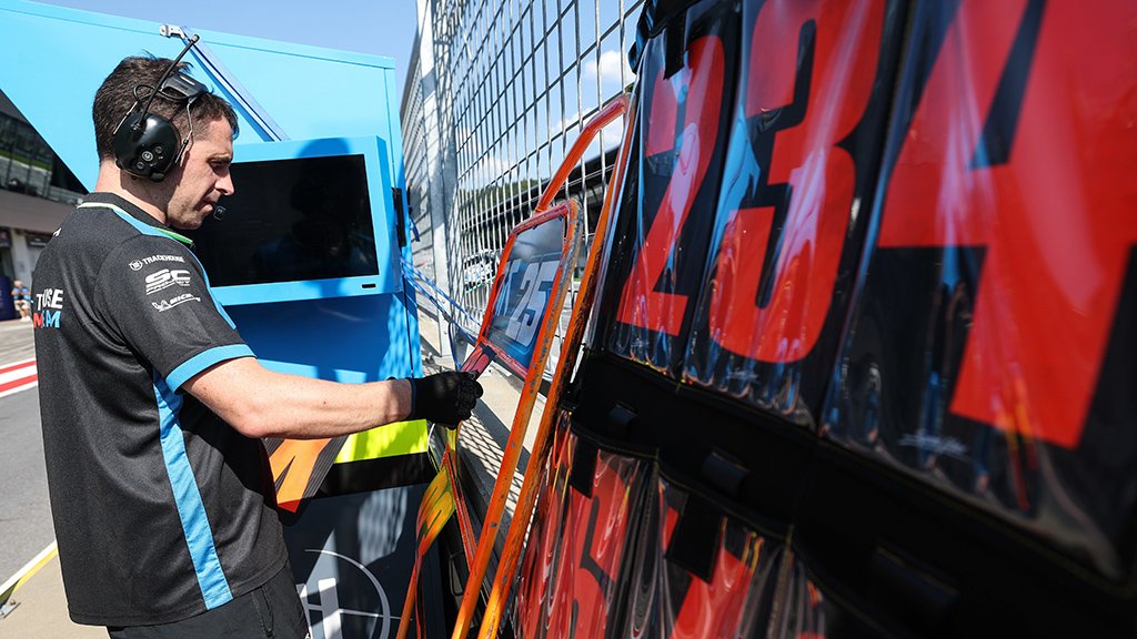 Ein Ausflug in die Boxengasse: Auge in Auge mit MotoGP-Stars