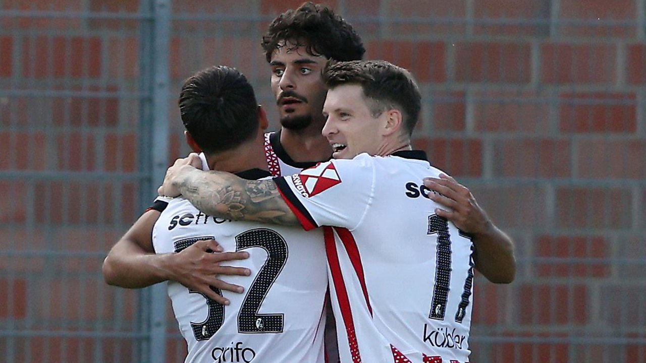 DFB-Pokal: Freiburg souverän, Cottbus überrascht H96