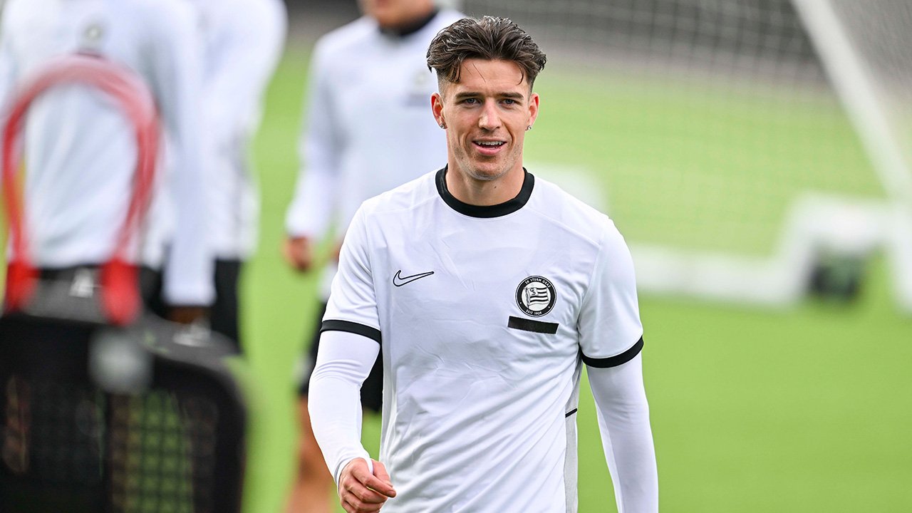 Fix! Sturm lässt Abwehrspieler auf die Insel ziehen