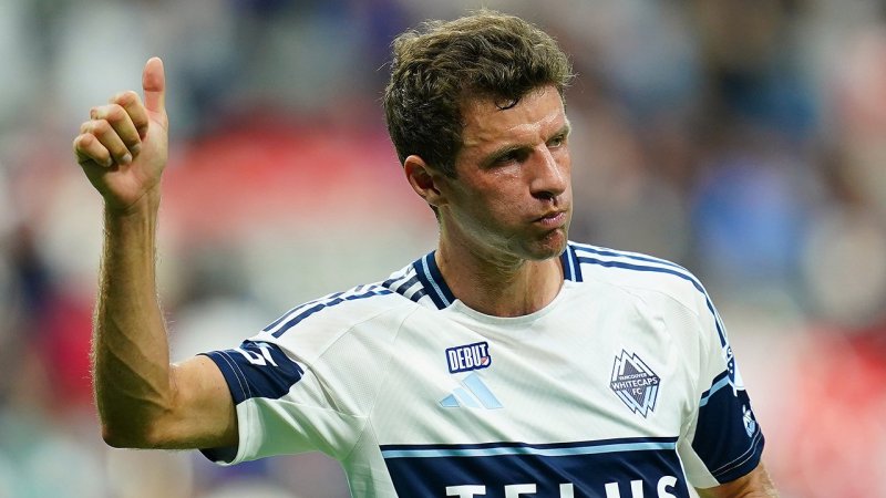 Müller glänzt mit Dreierpack bei 7:0 gegen Tabellenführer