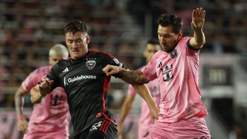 Messi-Doppelpack im Duell mit ÖFB-Legionär Schnegg