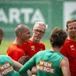 Stöger hält sich Dreierketten-Option offen
