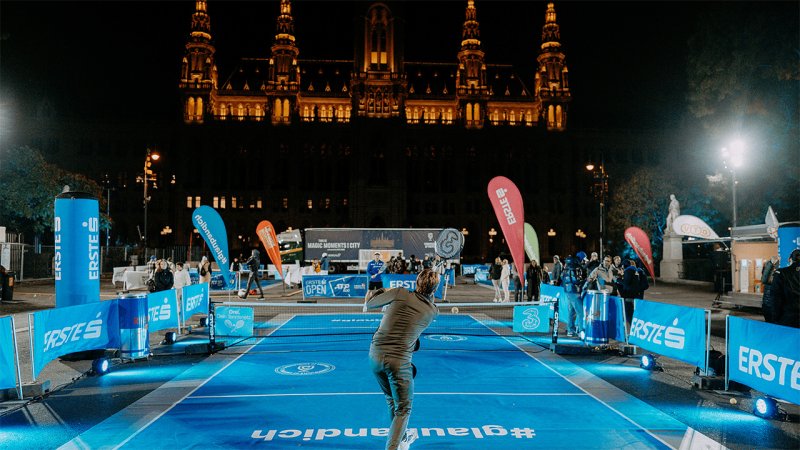 Tennis im Herzen Wiens! Erlebe das Event am Rathausplatz!