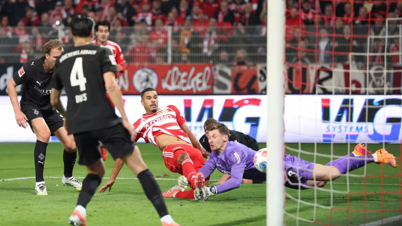 Doekhi-Doppelpack: Union bezwingt Gladbach