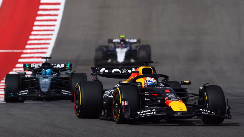 Beide McLaren crashen! Verstappen gewinnt den Sprint von Austin