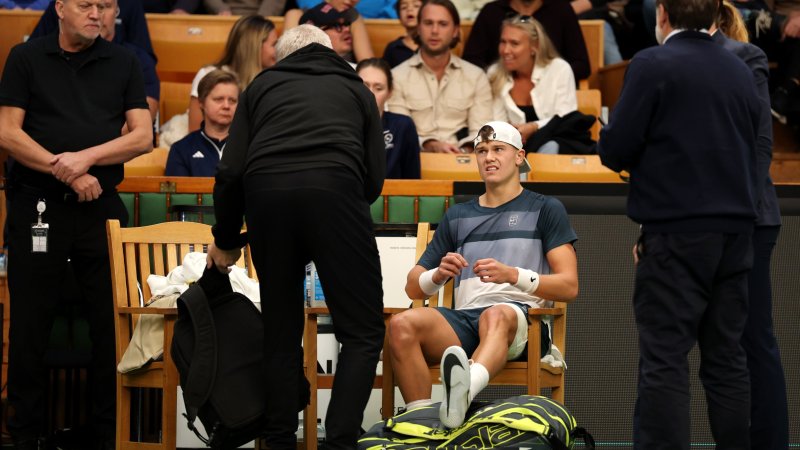 Aufgabe unter Tränen: Tennis-Ass erleidet schwere Verletzung