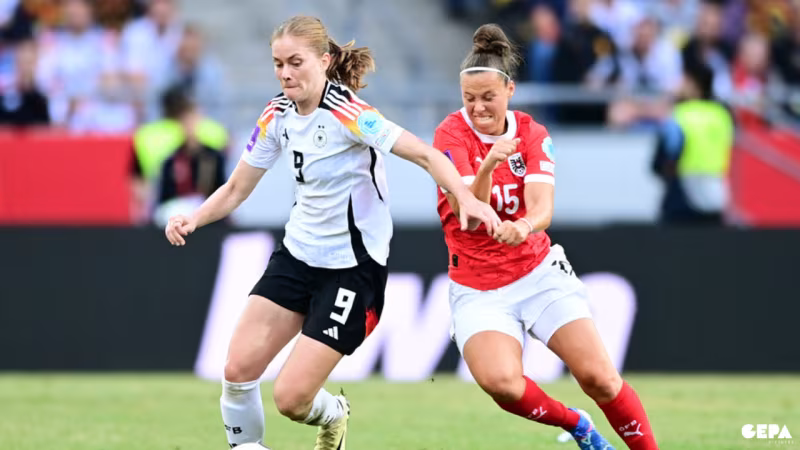 Signiertes und matchvorbereitetes Trikot von Nicole Billa