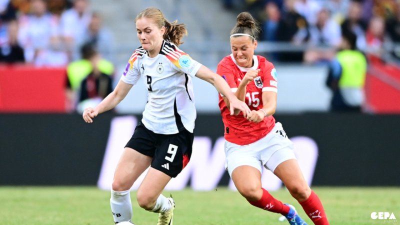 Signiertes und matchvorbereitetes Trikot von Nicole Billa