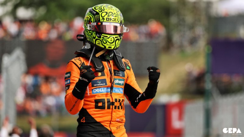 Exklusiv: Handsignierter 2025 Replica-Helm von Lando Norris