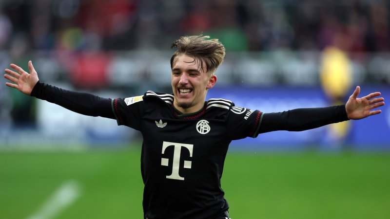 Karl trifft schon wieder! Bayern siegt gegen zehn Gladbacher