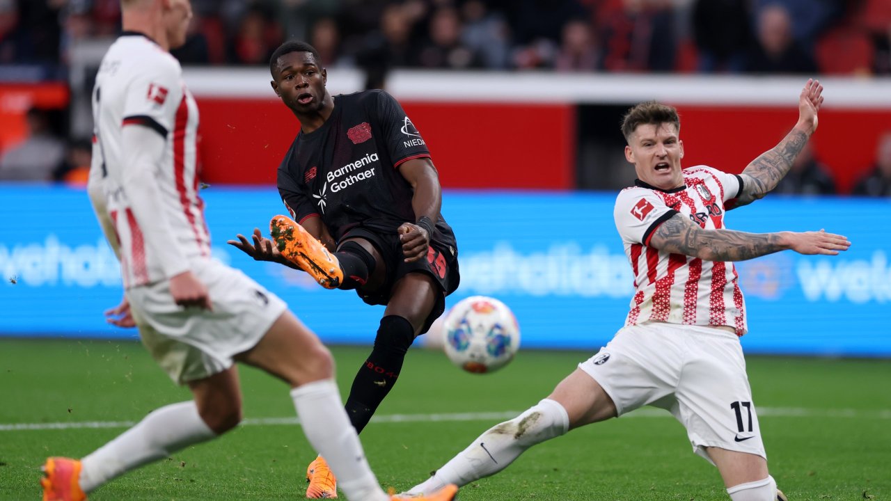 Bild für Rot für Lienhart! Leverkusen rehabilitiert sich nach UCL-Debakel