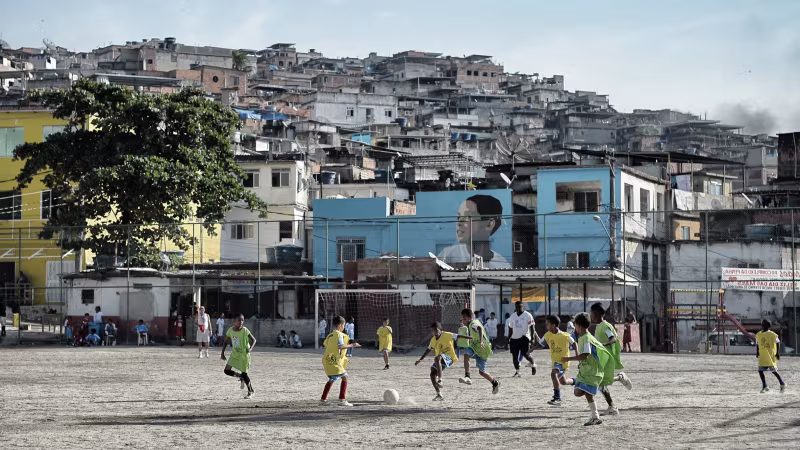 "Jeder kann Fußball spielen" – Ein Österreicher in den Favelas