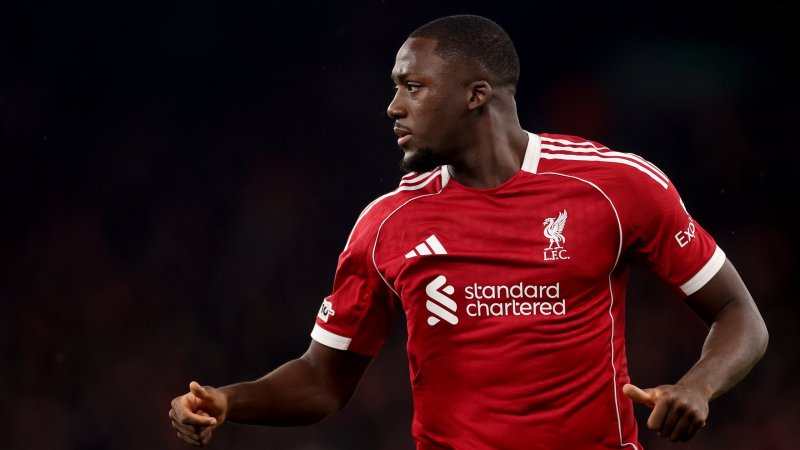 Abgang droht: Bayern nehmen Liverpool-Verteidiger ins Visier