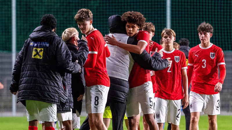 Österreichs U17 feiert Aufstieg mit Bus-Party