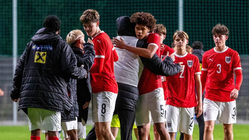 Österreichs U17 feiert Aufstieg mit Bus-Party