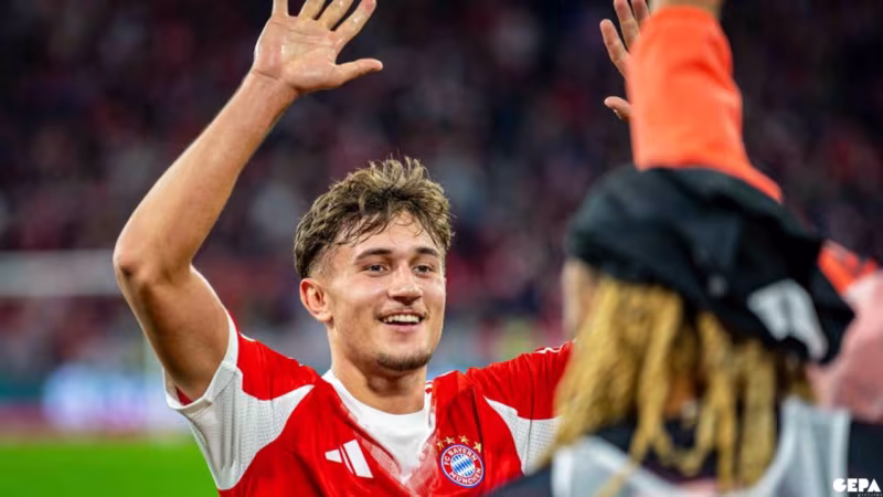 Exklusives FC Bayern München Trikot signiert von Tom Bischof